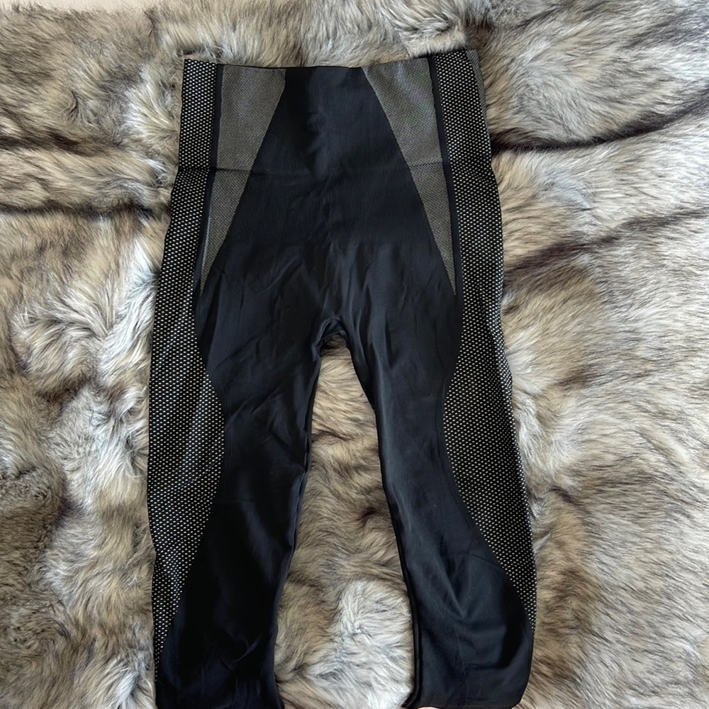 NWOT SPANX athletic leggings. new without tags. Size Small :)